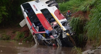 Acidente de ônibus, em Aparecida, foi causado por falhas estruturais e iluminação, aponta laudo